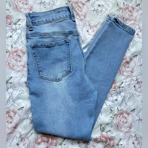 Light washed jeans blue savy size 7 Ripped skinny jeans